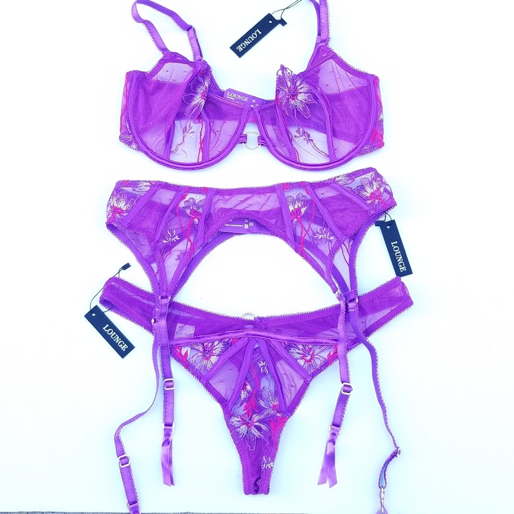 Victoria  by LOUNGE UNDERWEAR GARTERS SET